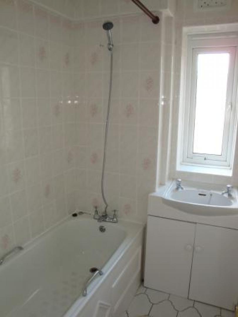 			3 Bedroom, 1 bath, 1 reception Flat			 Elmfield Road, FINCHLEY